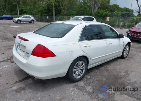 2007 Honda Accord 3.0 Ex z USA, uszkodzony, nr VIN 1HGCM66597A053437